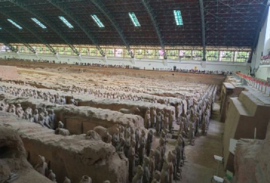 西安兵马俑+丽山园含票【12人小团丨可选场次丨资深老师讲解】【[趣味讲解]大咖讲师带您古迹寻秦，解锁东方帝国】