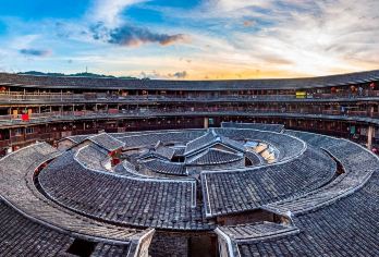 福建永定土楼+福建土楼王景区一日游【品质纯玩/世界文化遗产】【[品质保障星级服务]天天发团稳定出团，安全有保障，专业导游，趣味讲解，贴心服务，老少咸宜精品游】