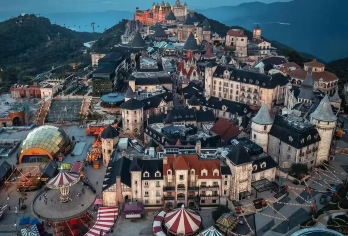 越南岘港巴拿山一日游+佛手桥+山顶游乐场+接送车+巴拿山缆车【接送车+巴拿山缆车+古堡自助午餐+英文导游】