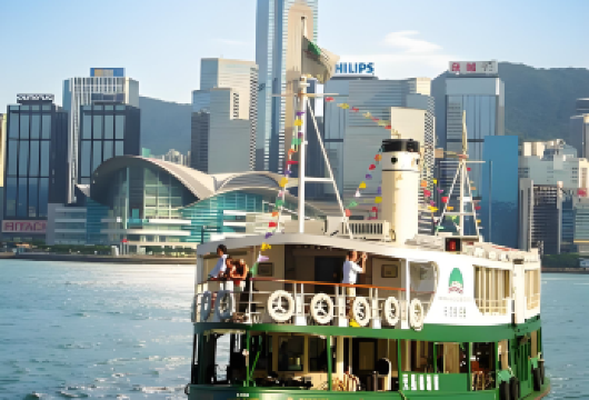 【香港一日游-45人团】纯玩送文创+茶餐厅+送卡送电影故事游【文创电影故事游——沉浸式故事旅行，走进电影里的世界】