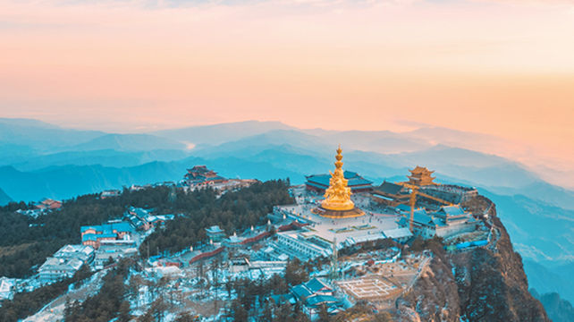 峨眉山2日游人均多少钱_峨眉山金顶图片