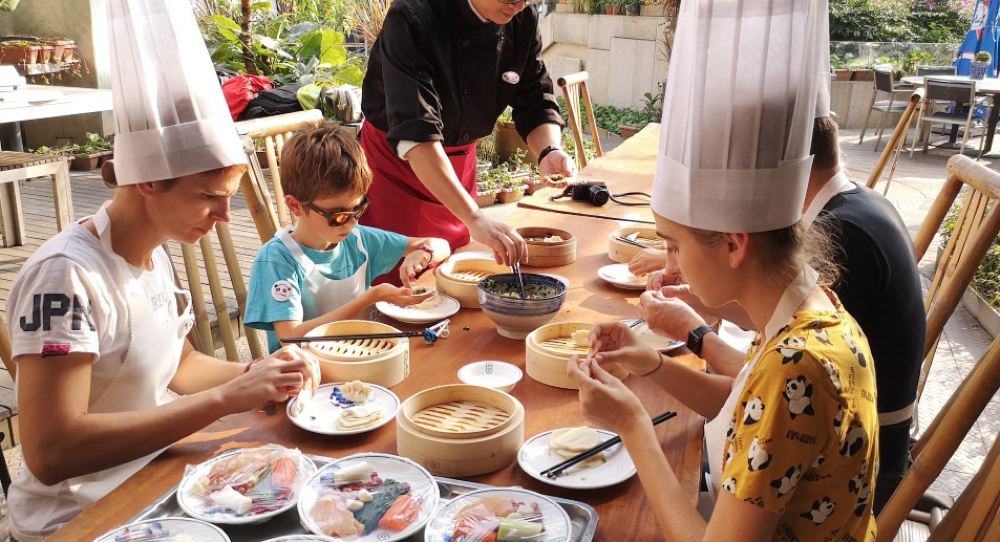 成都美食达人的川菜烹饪体验课当地传统集市的探索之旅