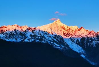 香格里拉+梅里雪山日照金山（飞来寺·雾浓顶·白马雪山）一日游【8人小团/15人小巴团/私家团三种套餐随心选，凌晨出发观梅里雪山日照金山，赏万里星河，追光之旅；】