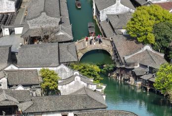 乌镇+南浔古镇水乡一日游【含夜景】【江南双璧，水韵人文】【乌镇与南浔同为江南水乡典范，却各具风情。】