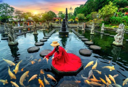 东巴厘岛之旅：勒姆普扬寺、蒂尔塔冈加、果阿拉贾瀑布、梯田【探访蓝普阳寺标志性的天堂之门 漫步于蒂尔塔冈加的皇家花园 一日尽享文化、自然与休闲】