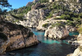 法国马赛卡朗格峡湾观景+马赛老港+伊夫岛+地中海博物馆一日游【熟悉山路与港区路线，妥善安排停车，提供舒适便捷的点对点服务】