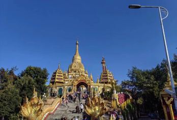 瑞丽一寨两国+莫里热带雨林景区+芒令独树成林+姐告口岸一日游【一价全含 含正餐1份 （当地特色餐）+行程中的门票+接送用车等】