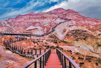 兰州韵彩一日游（门票+观光车+风起大汉+船票+交通+保险）【景观震撼：短时间内领略独特红山湾地貌，观赏丹霞崖壁、孤峰、幽谷等多样景观，漫步栈道，近赏斑斓山体纹理】