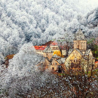 探秘亚美尼亚：塞凡纳克修道院+哈格哈茨辛+伊杰万酒庄一日游