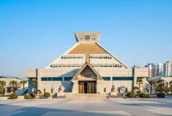 河南博物馆-郑州CBD大玉米楼-金融岛一日游【一日沉浸式体验景点，无购物，无推销，拒绝二次消费。】