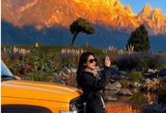 玉龙雪山景区:大索道+蓝月谷+日照金山（含进山费+高原三宝）【（精选线路)品质线路，蓝月谷一日游，全程用 车无缝接送、为您带来舒适的旅行体验验。】