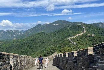 慕田峪长城+颐和园一日游【慕田峪长城+颐和园 精华一日游】【上午参观万里长城的精华部分慕田峪长城，午后游览北京现存保存完好的皇家园林，京郊胜地一天就可以体验。】