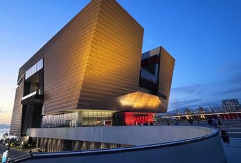 香港故宫文化博物馆+西九龙【7小时包车+向导-可自定义行程】【司机专业​：本地司机熟悉路况及景点，节省时间】