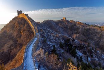 慕田峪长城法语私家团【2-7人独团.导游讲解.上门接送】【[慕田峪长城]四周群山环绕，层峦叠嶂，百分之九十以上的区域被绿色植被覆盖，宛如一个天然氧吧！】