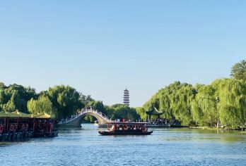 【金牌说】瘦西湖讲解2.5小时含门票大咖讲师领讲8人小团【[金牌导游讲师团]他们博古通今，幽默睿智，善于挖掘文物的故事，用有趣的方式带您领江南明清水上园林；】