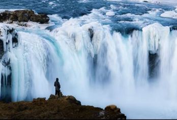 冰岛黄金圈经典一日游【国家公园+大间歇泉+瀑布+火山口湖】【踏欧亚北美板块裂缝，触摸地球地质活化石】
