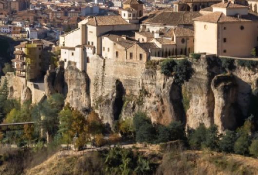西班牙马德里往返昆卡 + 钦琼小镇-可包车-精选【专属客服和本地中文司机，一家一团包车】