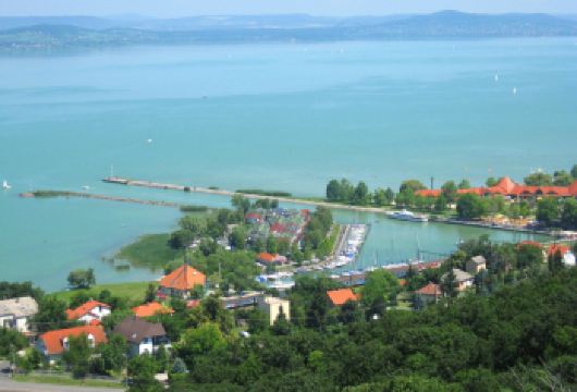 匈牙利布达佩斯 巴拉顿湖+圣安德烈【布达佩斯10小时往返】【精品包车，私享空间，上门接送，轻松出行】