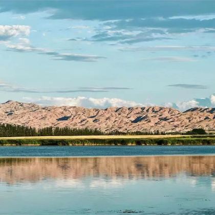  乌粱素海+夜鸣沙+金沙岭+库布其千岛湖1日游