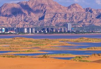 银川到乌海拉僧庙+甘德尔山生态景区+乌海湖一日游【此线路集自然奇观与文化体验于一体，是西北旅行不可错过的经典组合。】