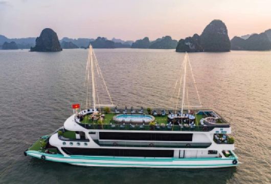 河内下龙湾一日游【豪华游轮出游+经典景点全含+海鲜午餐美食】【畅游“海上桂林”下龙湾，这里海水清澈见底，水面倒映这奇峰异石，风景秀丽。】