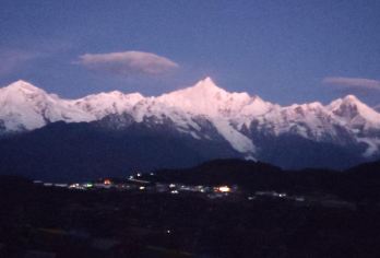 云南迪庆梅里雪山+巴拉格宗+雾浓顶+飞来寺一日游可中英文服务【可提供英文及小语种导游服务-往返接送-可选导游-可代订门票】