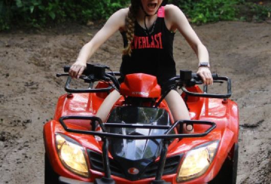 巴厘岛：乌布ATV探险之旅【乌布ATV探险：穿越葱郁稻田、泥泞池塘与风景如画的森林小径！体验巴厘岛***的越野之旅。立即预订您的行程 终极乌布ATV之旅：征服泥泞池塘与森林小径！一场穿越巴厘岛乡村的肾上腺素飙升冒险。立即预订席位 史诗级乌布ATV挑战：探索森林与壮丽梯田！在巴厘岛**标志性的越野冒险中释放野性。立即预订您的骑行之旅】