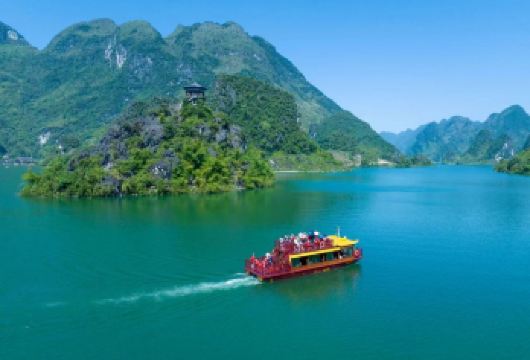 广西百色浩坤湖（含船票）纯玩一日游【乘船凌云浩坤湖，含接驳车，感受广西山水之美】