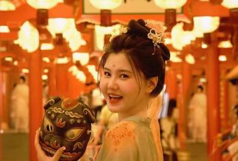 长安十二时辰主题街区+大唐不夜城一日游【含汉服妆造】【沉浸式体验为核心，体验汉服，穿越历史，拍照打卡】