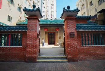 香港寻味米芝莲(添好运点心)+穿阅深水埗+维港水上的士一日游【品必打卡餐厅-添好运精美点心，展现昔日深水埗街坊-美荷楼，打卡市井文化-鸭寮街跳蚤市场、三太子庙】