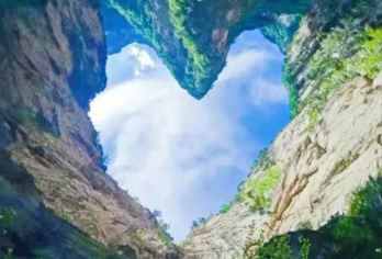 太行山大峡谷八泉峡一日游【品质纯玩·200余条真实好评】【醉美八泉峡，畅游海陆空；高峡平湖游船、3000米拐弯索道、208米悬崖电梯、三层高空玻璃眺台天空之城】