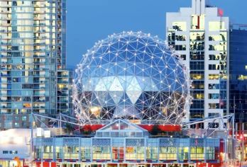 温哥华 固兰湖岛+科学博物馆+伊丽莎白女王公园一日游【格兰维尔岛是温哥华的滨水艺术宝地，有缤纷公共市场、精酿酒厂，还能赏海湾雪山美景，充满文艺气息。】