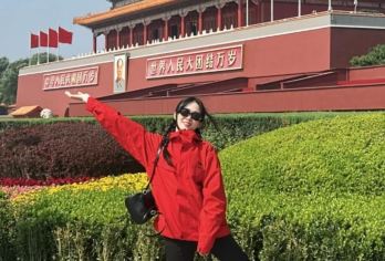 天安门广场一日游-观升旗仪式【升旗仪式是一种庄严而隆重的仪式，不仅展示了国家的统一和强大，更体现了人民的爱国情怀和责任意识】