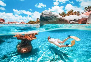 普吉岛皮皮岛+玛雅湾+蛋岛一日游 出海浮潜 含上岛费【豪华游艇/双体船出海: 乘坐豪华双体游艇或高速合金快艇，浮潜景点畅玩两不误!】