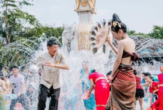 【亲子奇幻之旅】中科院热带植物园+傣族园纯玩一日游丨金牌导游【[金牌导游]配专业大V导游，懂景区游玩攻略，不走弯路，讲解有趣有料，不推销只讲解，拍的了美拍，尽情玩】