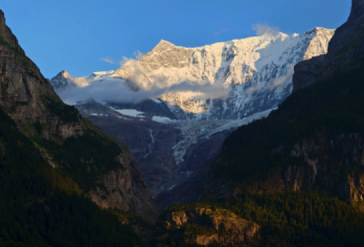 瑞士一日游：格林德瓦菲斯特山巅探险之旅（英文团）【黄金线路串联，不走回头路，从山谷到山巅沉浸式纵览瑞士雪山风光，时间利用率拉满。】