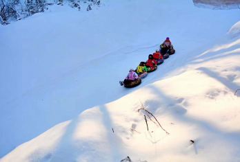 上门接送 | 抚顺玉龙溪冰雪大世界一日游*独立出行*不拼车【[套票包含] 滑雪圈+玻璃桥+玻璃滑道++双魔毯+观冰瀑布等20余项冰雪项目】
