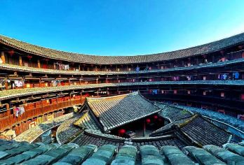 厦门旅游永定高北土楼群土楼王承启楼+侨福楼+世泽楼一日游大团【[土楼出片地]品质纯玩大团经济实惠、打卡影土楼王承启楼！！】