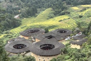 厦门出发：南靖云水谣+田螺坑1日游【6人小团】v【古镇土楼双景游，文化历史全体验。】