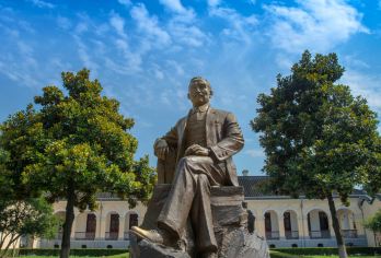 南京总统府+中山陵景区+音乐台+南京博物院/包车包团【[时间充足]一天四个经典景点，保证景点游时间】