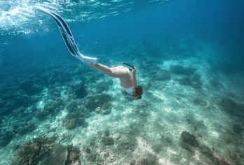 万宁加井岛+石梅湾【浮潜不限时+相片视频+香蕉船出海】【岛屿周边海底分布有崎岖多姿的珊瑚礁，品种繁多的水生物与色彩斑斓的热带鱼；】