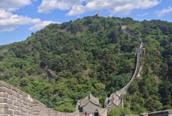 私人旅行：慕田峪长城和黄花城湖畔长城（配有英语司机）【凭借私人 VIP 快速通行证避开拥挤人群，畅游慕田峪长城 会说英语的司机 自由活动时间，按照自己的节奏探索长城】