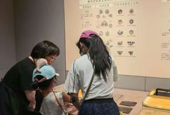 【金牌说】西安博物院讲解 大咖讲师 2.5小时 8人小团讲解【[金牌导游讲师团]他们博古通今，幽默睿智，善于挖掘文物背后的故事，用有趣的方式还原历史真相；】