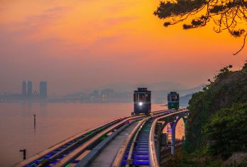 釜山海云台天空胶囊+东釜山夕阳夜景之旅 (5个经典打卡景点)【乘天空胶囊穿越碧海蓝天，海岸线在脚下流淌如流动画卷】