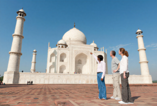 泰姬陵快速入园私人导览游（含门票）【泰姬陵快速入园通道，在私人导游陪同下探索这座世界闻名的爱情象征，为您节省宝贵时间 享受无忧的私人空调车上门接送服务，专业司机全程护航，旅途更顺畅 这是一次专为您或您的团队提供的****包团服务。即使是单人订单也保持私密性，配备专属车辆、司机和导游——不与其他游客共享。】