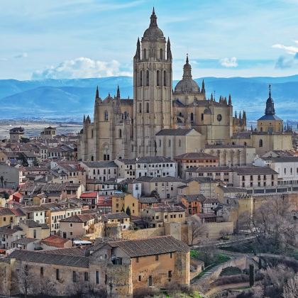 西班牙一日游：塞戈维亚童话城堡 + 古罗马水道