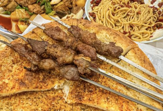 上海：夜河游船之旅与新疆风味美食【体验上海令人惊叹的夜景】