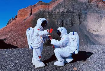 乌兰察布辉腾锡勒草原+乌兰哈达火山地质公园一日游2-6人小团【下单请备注好详细信息（姓名.电话.到达车次和时间）向导提前一天会与您联系，保持手机畅通.也可随时客服】