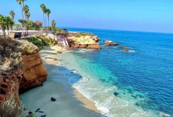 圣地亚哥老城一日游+拉霍亚海湾/专车接送深入体验当地风土人情【圣地亚哥老城：保留西班牙殖民建筑和墨西哥风情，免费参观博物馆，可体验当地美食和现场音乐表演】