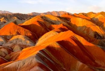 张掖一日游纯玩团【七彩丹霞马蹄寺平山湖大峡谷巴尔斯雪山】【天天发团，一人起发车】